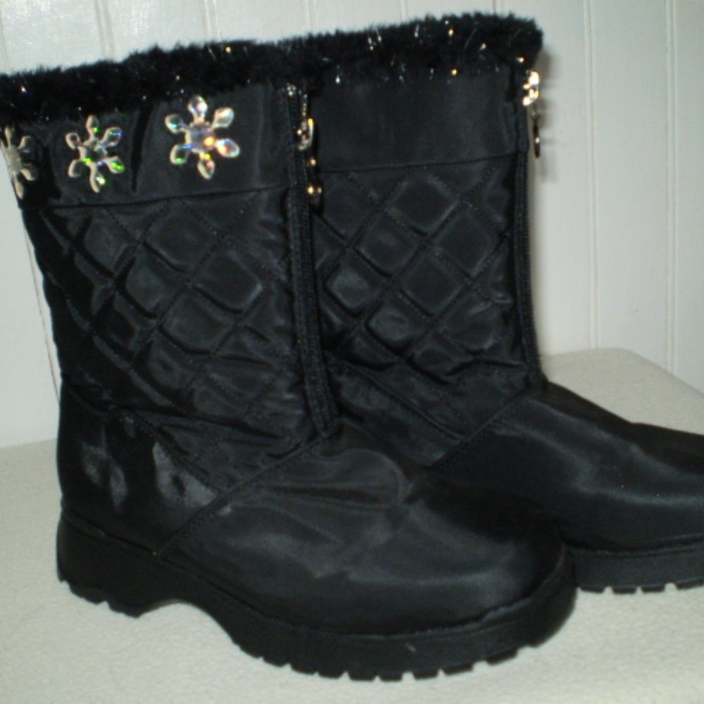 BIG GIRLS SIZE: 4 MED. WIDTH..BLACK WINTER BOOTS..NEVER WORN